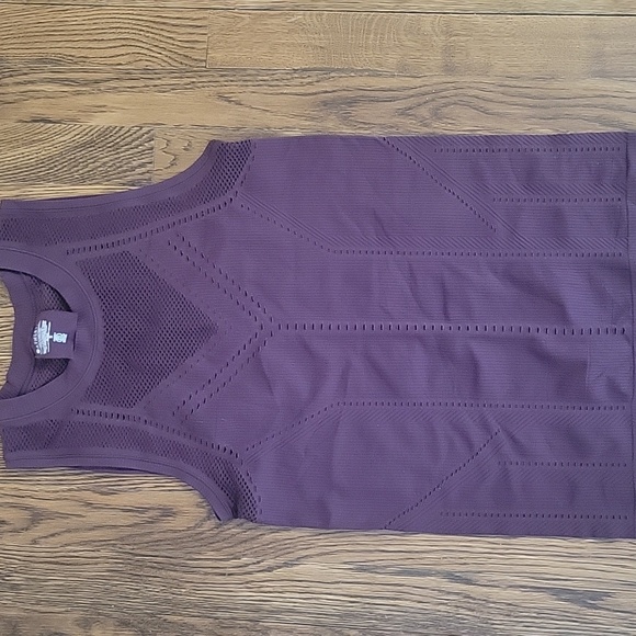 Athleta Oxygen Tank - Picture 6 of 10